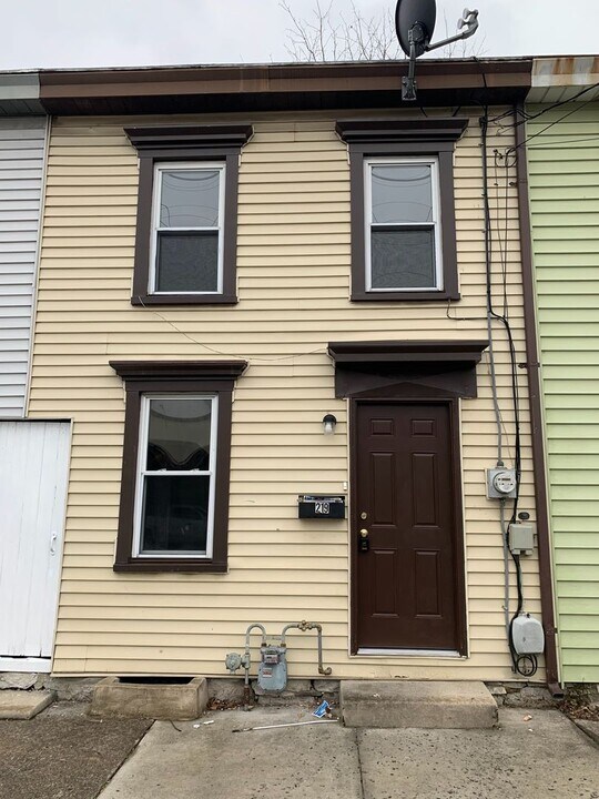 219 N West St in Carlisle, PA - Building Photo