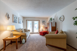 Country Trace Apartments in Toledo, OH - Building Photo - Interior Photo