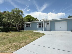 108 Niemira Ave in Indialantic, FL - Foto de edificio - Building Photo
