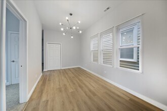 3002 E 81st St in Chicago, IL - Building Photo - Building Photo