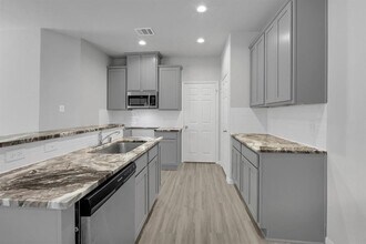 333 Emerald Thicket Ln in Huffman, TX - Building Photo - Building Photo