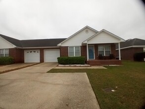 2212 Dartmouth Dr in Sumter, SC - Foto de edificio - Building Photo