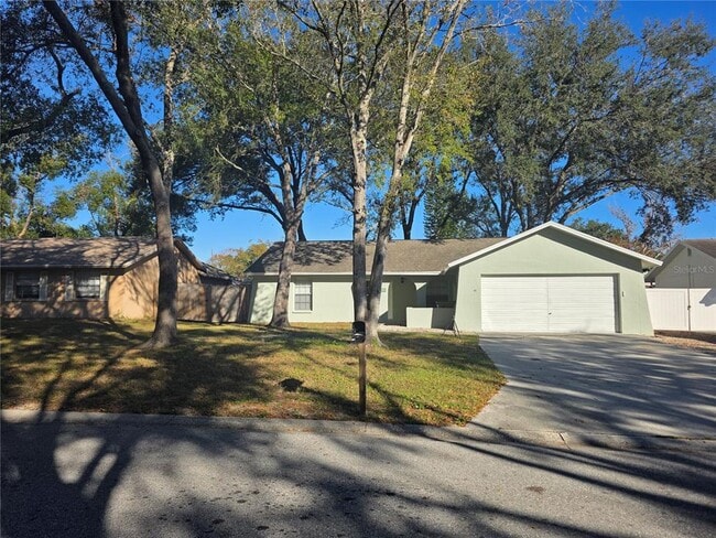 7604 N Sanibel Cir in Tampa, FL - Building Photo - Building Photo