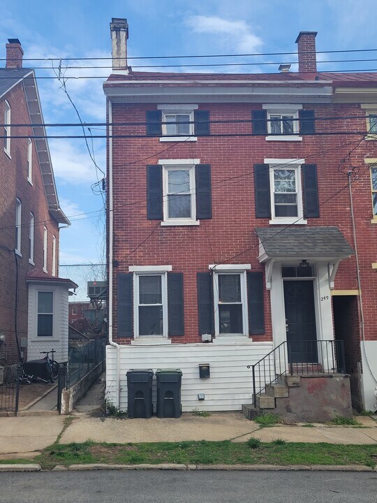 249 Washington Ave, Unit 249WashingtonAvePhoeni in Phoenixville, PA - Foto de edificio