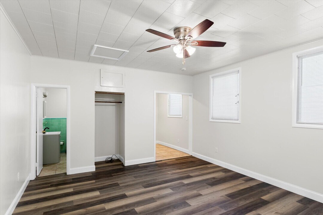 1127 Washington St in Key West, FL - Building Photo