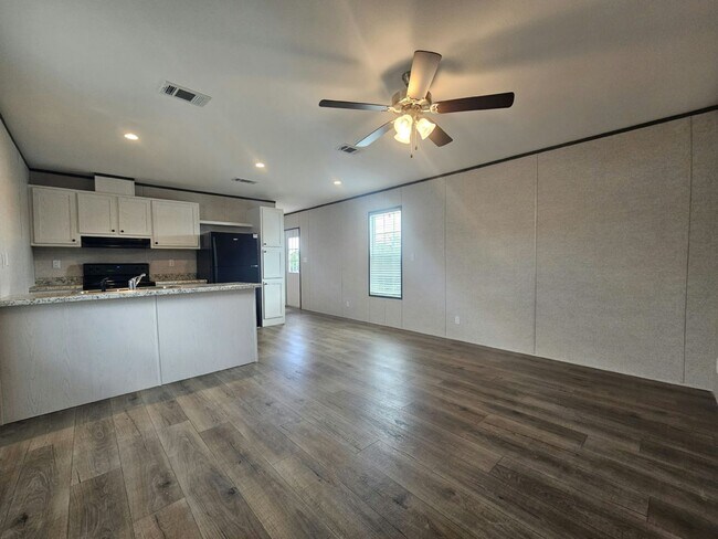 1014 Myakka Dr in North Fort Myers, FL - Building Photo - Building Photo