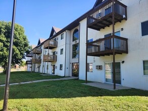 Suite Liv'n - Marshall in Marshall, MN - Building Photo - Building Photo