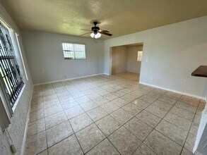 2401 NW 170th St in Miami Gardens, FL - Building Photo - Building Photo
