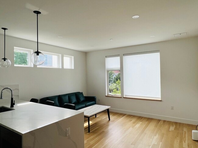 28 South St, Unit 204 in Somerville, MA - Building Photo - Building Photo