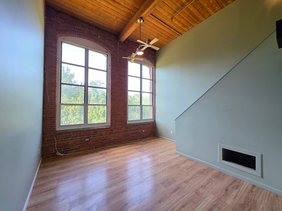 494 Woonasquatucket Ave, Unit 418 in North Providence, RI - Foto de edificio