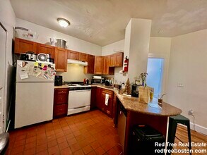 66 Egmont St in Brookline, MA - Foto de edificio - Building Photo