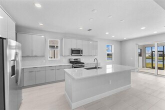 8071 Slipway Dr in Sarasota, FL - Building Photo - Building Photo