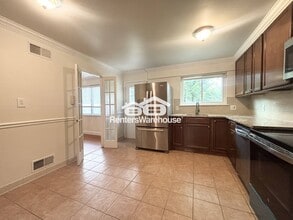 305 Charlton Ct in Silver Spring, MD - Building Photo - Building Photo