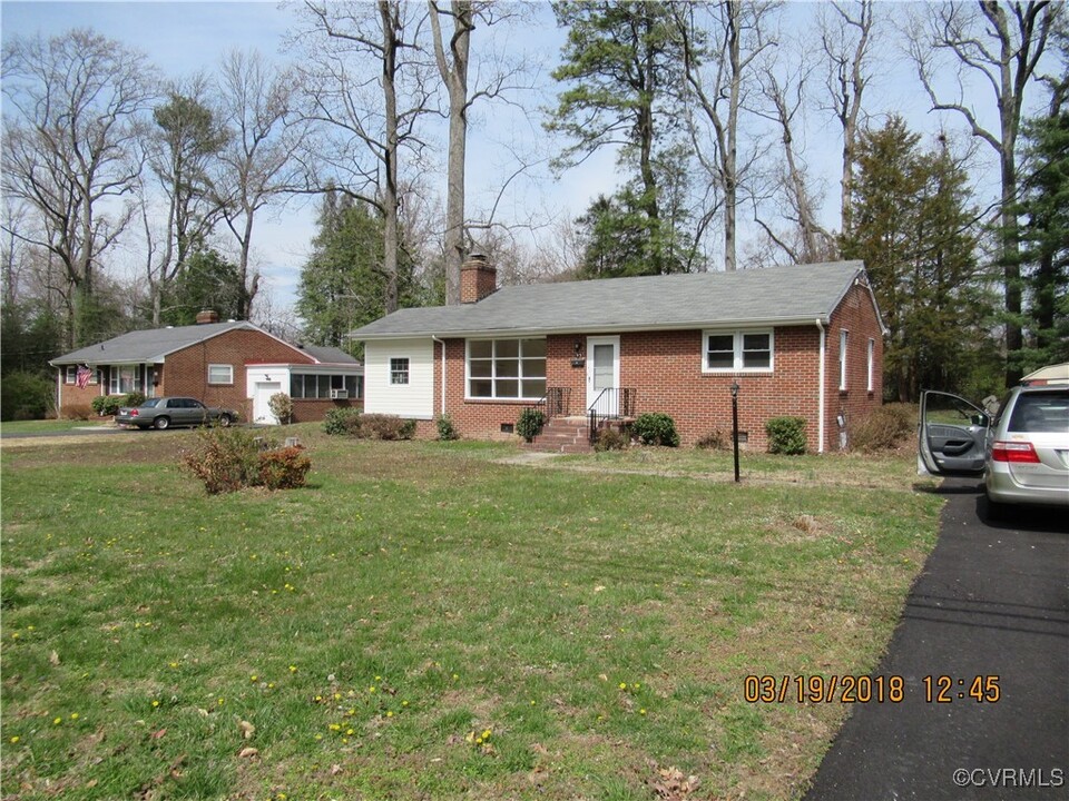 95 Sherwood Dr in Colonial Heights, VA - Building Photo