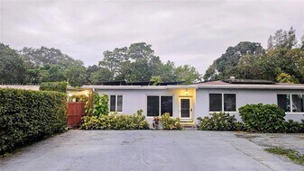 830 NE 159th St in North Miami Beach, FL - Building Photo