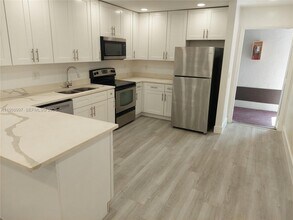 2319 Johnson St in Hollywood, FL - Building Photo - Building Photo