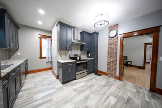 749 New Hampshire St, Unit 1 in Lincoln, NE - Foto de edificio - Building Photo