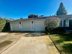 1802 Orange Ave in Costa Mesa, CA - Building Photo - Building Photo