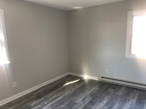 15 Fordyce Ct in New Milford, CT - Building Photo - Building Photo