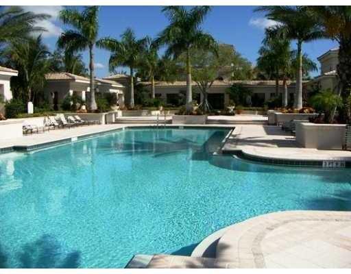 2805 Sarento Pl in Palm Beach Gardens, FL - Foto de edificio