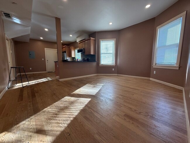 574 Warren Ave in Brockton, MA - Building Photo - Building Photo