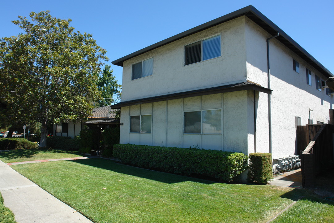 1110 De Rose Way in San Jose, CA - Building Photo