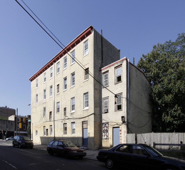 701-703 W Girard Ave in Philadelphia, PA - Building Photo - Building Photo