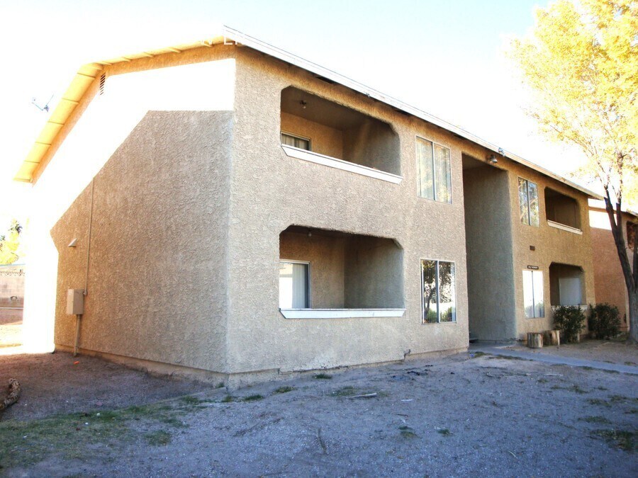 2765 Twistingbow Ln in Las Vegas, NV - Foto de edificio