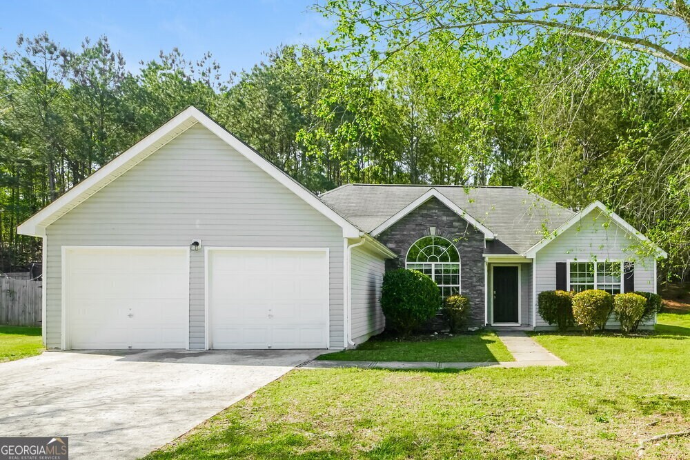 3865 Crowned Eagle Way in Douglasville, GA - Building Photo