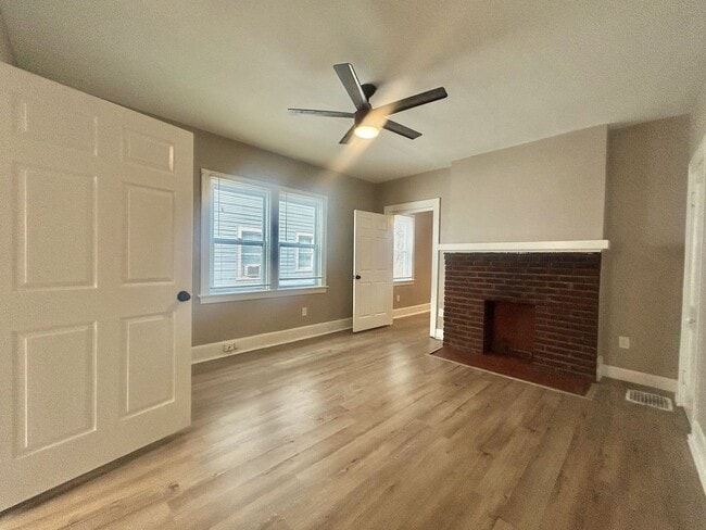 5211 Montgomery Rd in Cincinnati, OH - Building Photo - Building Photo