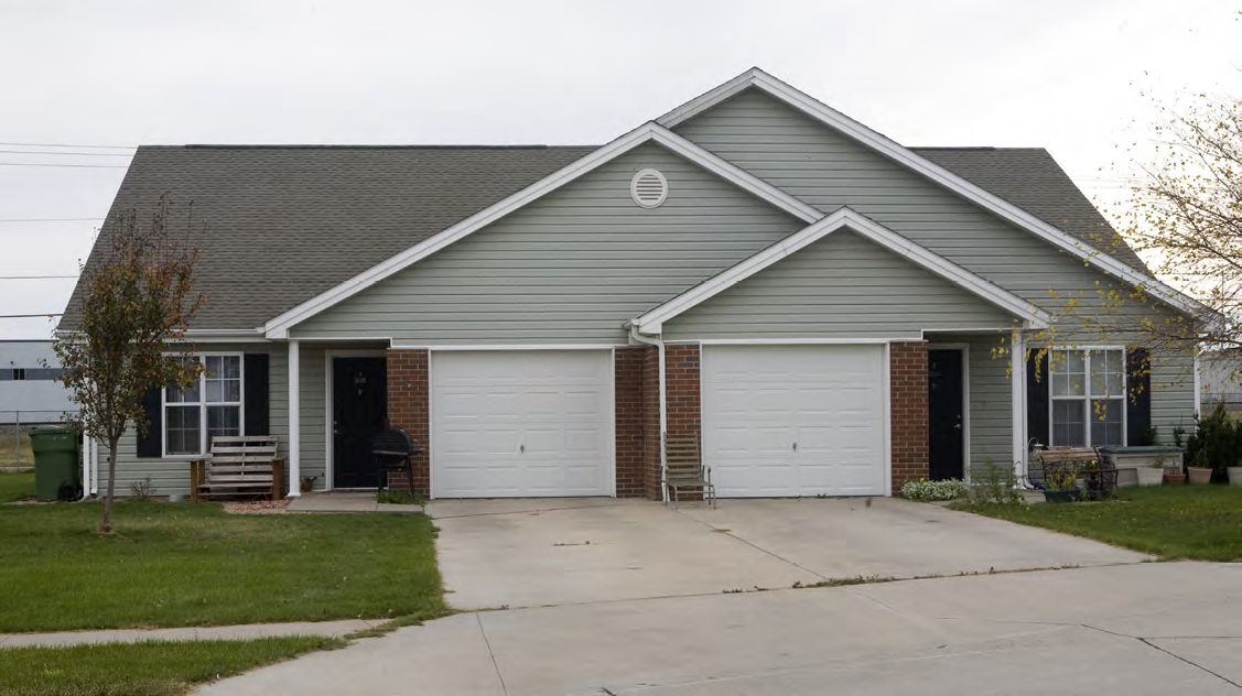 Village Plaza Homes in Kearney, NE - Building Photo