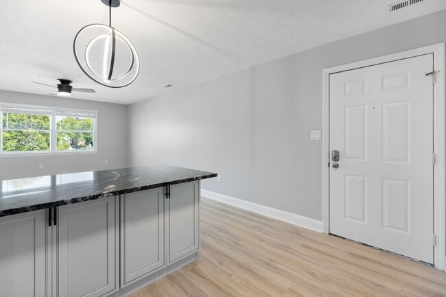 Bitonti Place in Morgantown, WV - Building Photo - Building Photo