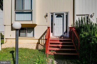 9836 Sweet Mint Dr in Vienna, VA - Building Photo - Building Photo