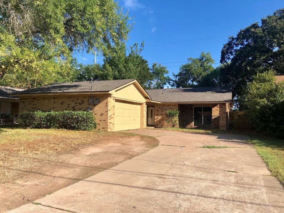 3101 Red Robin Loop in Bryan, TX - Building Photo