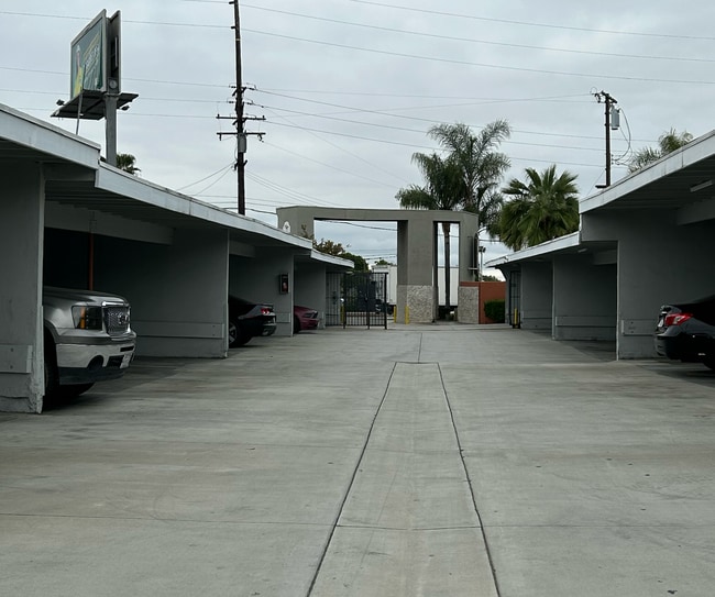 14437 Telegraph Rd, Unit 70 in Whittier, CA - Building Photo - Building Photo