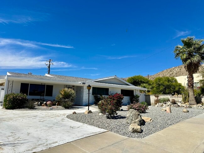 9831 Mesquite Ave in Desert Hot Springs, CA - Foto de edificio - Building Photo