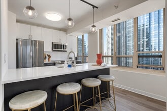 747 N Wabash Ave in Chicago, IL - Building Photo - Building Photo