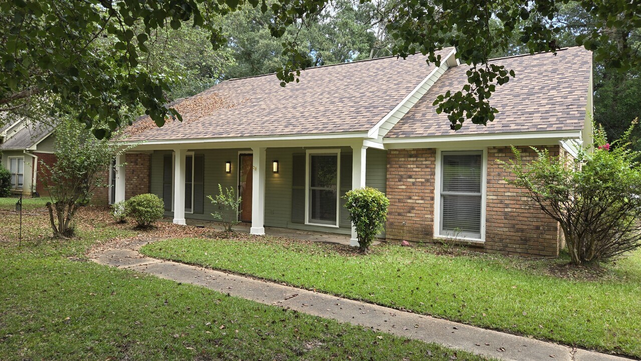 405 Brentwood Dr in Madison, MS - Building Photo