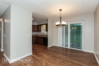 4384 Mt Alverno Rd in Cincinnati, OH - Foto de edificio - Building Photo