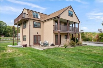 2 Douglas Pike in Smithfield, RI - Building Photo - Building Photo