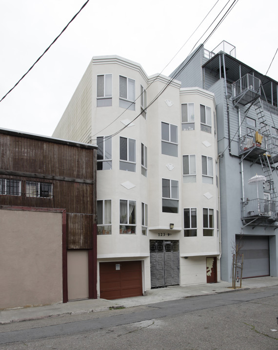 123-129 Dore St in San Francisco, CA - Building Photo