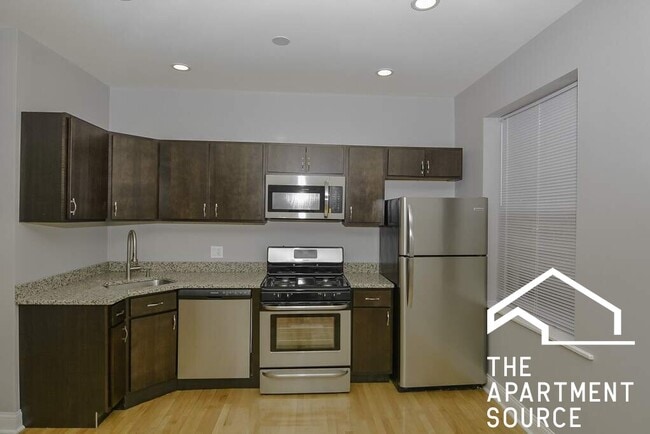2958 N Washtenaw Ave in Chicago, IL - Building Photo - Building Photo