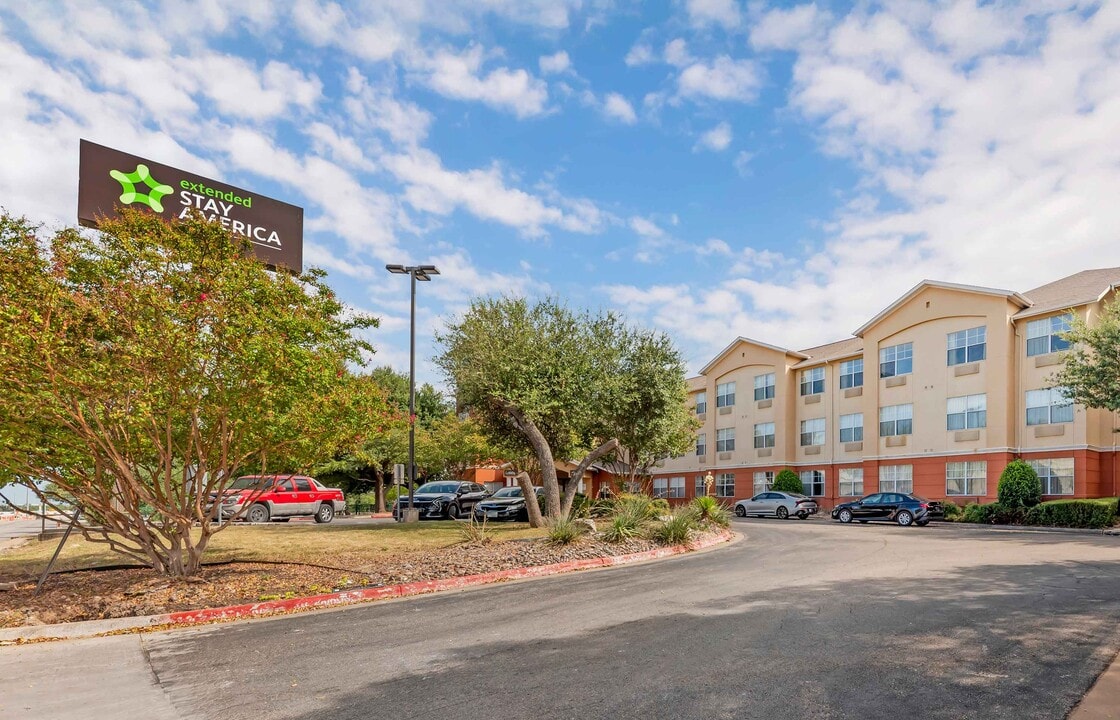 Furnished Studio-Austin - Northwest - Rese in Austin, TX - Foto de edificio