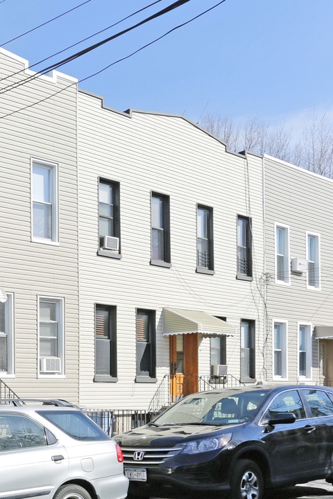 5919 68th Ave in Ridgewood, NY - Foto de edificio