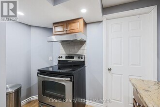 210 Miller Dr in Halton Hills, ON - Building Photo - Building Photo