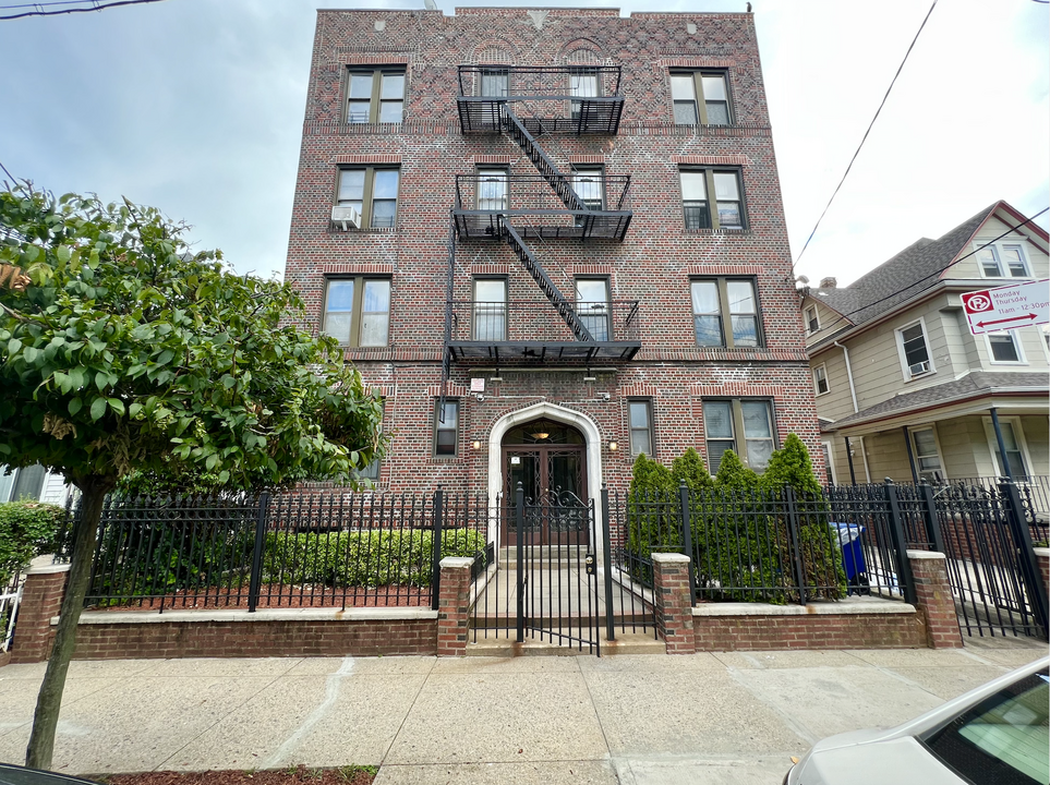 900 E 35th St in Brooklyn, NY - Building Photo