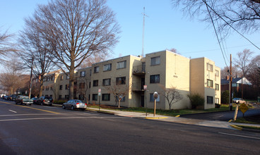 4555 MacArthur Blvd NW in Washington, DC - Building Photo - Building Photo