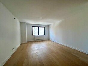 222 E 39th St in New York, NY - Building Photo - Building Photo
