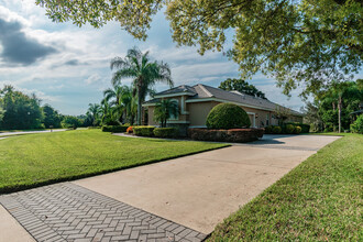 1107 Oxbridge Dr in Lutz, FL - Building Photo - Building Photo