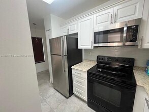9137 SW 138th Pl in Miami, FL - Building Photo - Building Photo